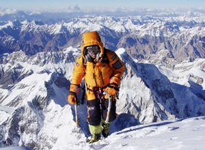 Edurne Pasaban en la cumbre del K2