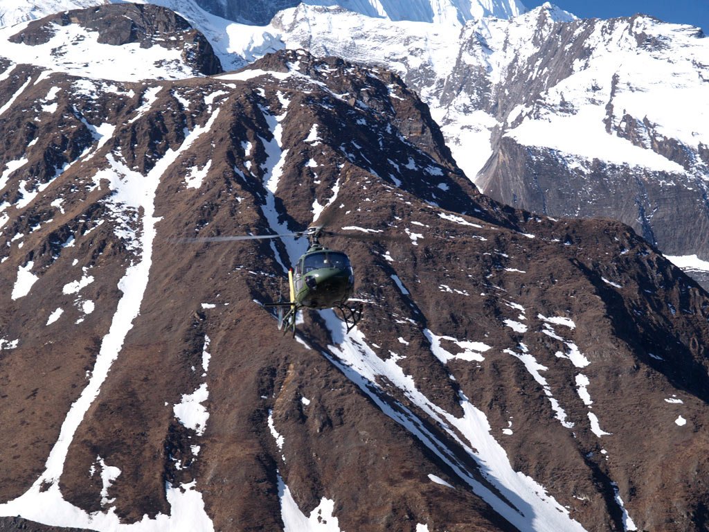 Helicoptero en expedición de Edurne Pasaban al Annapurna