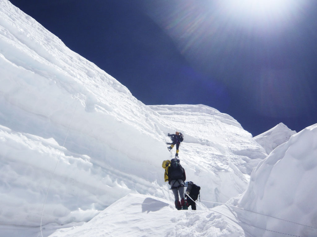 Edurne Pasaban pared de hielo llegando a la cumbre Annapurna