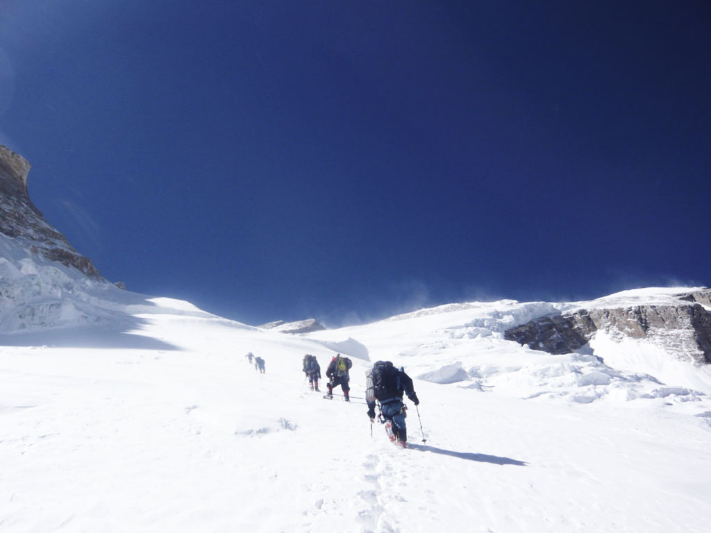 Edurne Pasaban grupo de alpinismo a la cumbre Annapurna