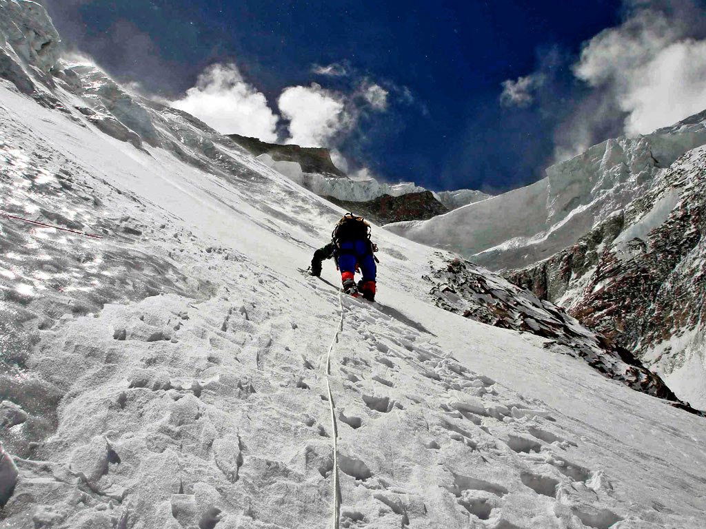 Edurne Pasaban pared de nieve en el Annapurna