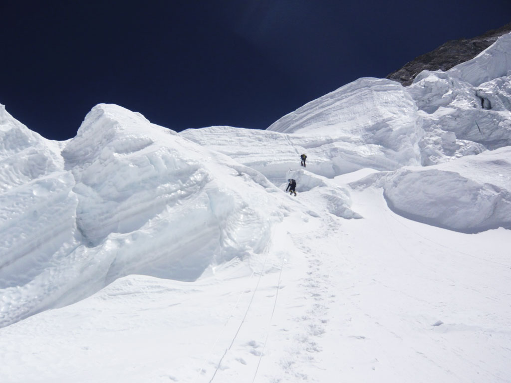 Edurne Pasaban ascenso en la nieve de la cumbre Annapurna