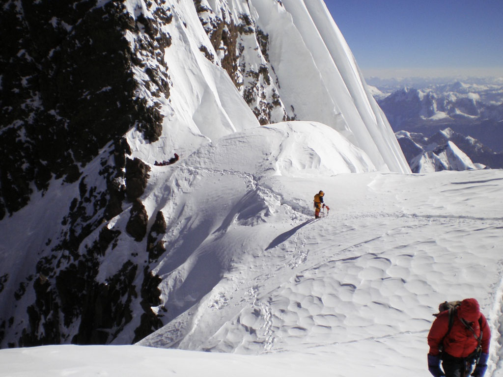 Edurne Pasaban en las laderas nevadas de la montaña Broad Peak