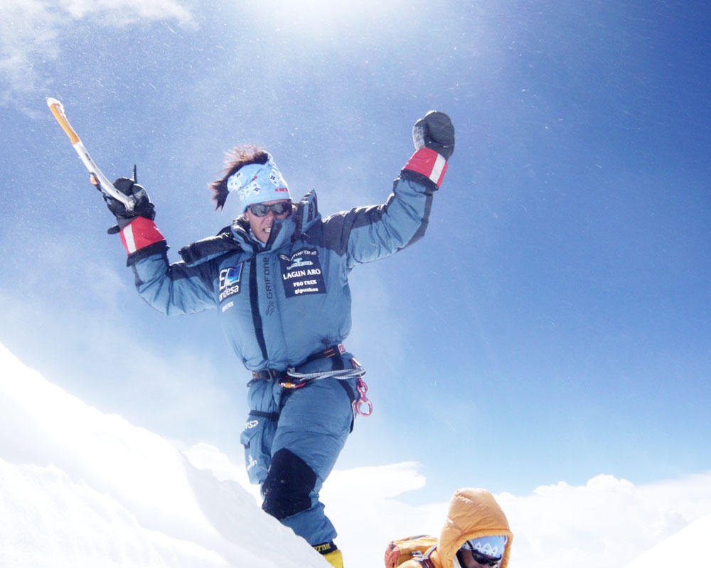 Edurne Pasaban victoriosa en la cima del Annapurna