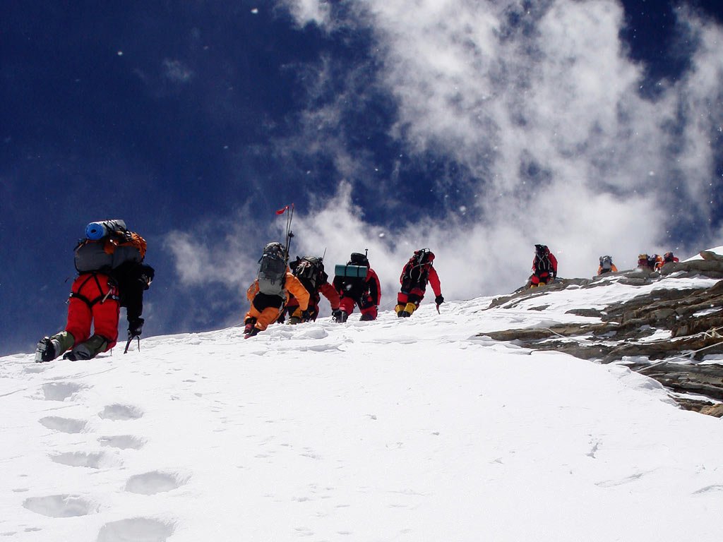 Ascenso del gripo de montaña de Edurne Pasaban al Dhaulagiri