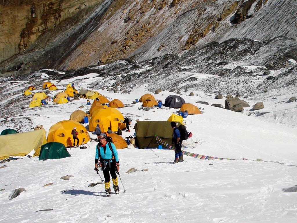 Campamento de Edurne Pasaban en una de las laderas del Dhaulagiri