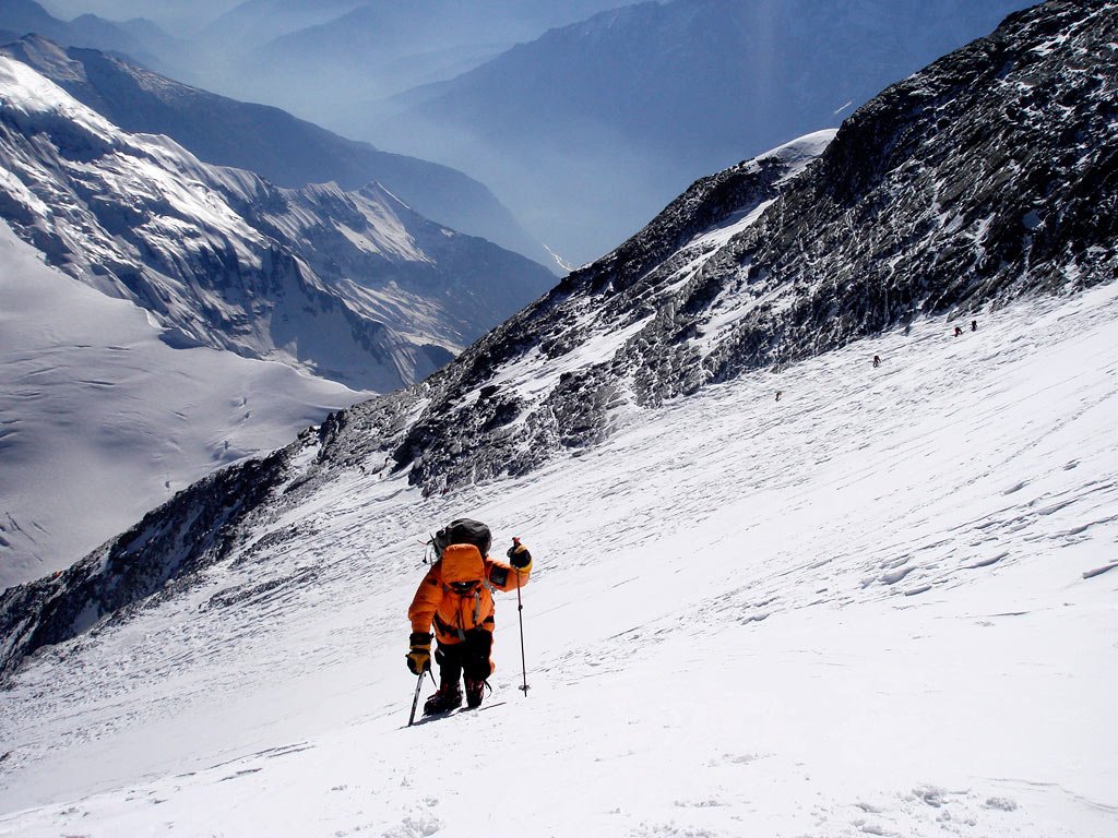 Edurne Pasaban ascenso final para llegar a la cumbre de la montaña Dhaulagiri