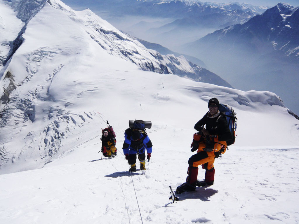 Edurne Pasaban y compañeros alpinistas en el Dhaulagiri