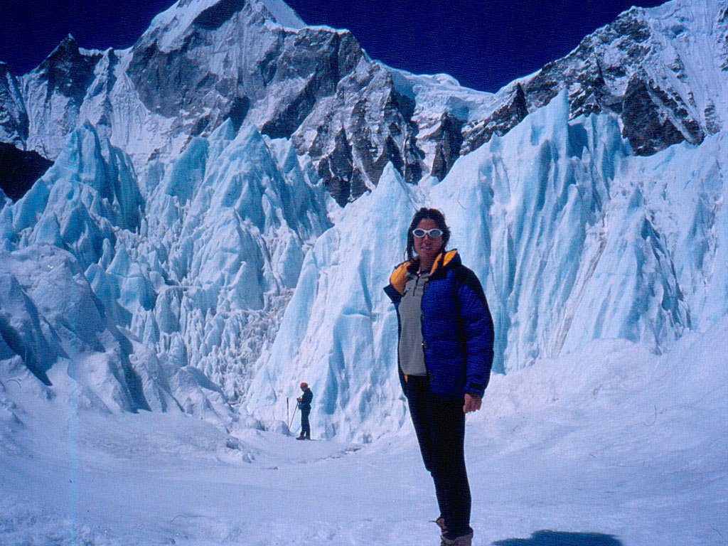 Edurne Pasaban en las faldas del monte Everest