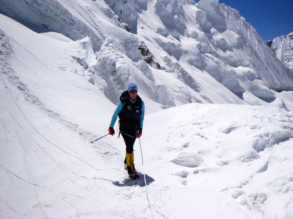 Edurne Pasaban subiendo el Kanchenjunga del Himalaya