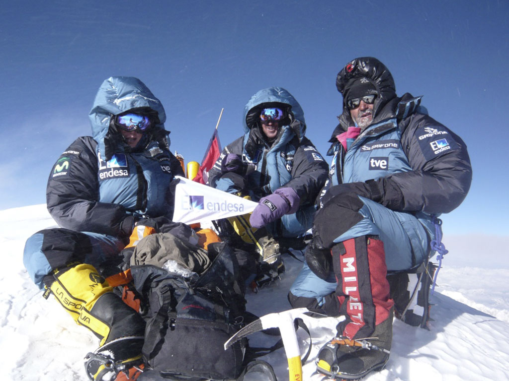 Edurne Pasaban y Juanito Oiarzabal en la cumbre del Kanchenjunga en el Himalaya