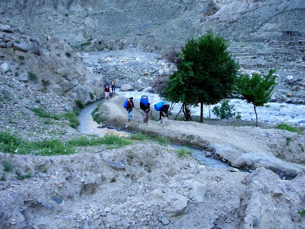 Grupo de serpas de Edurne Pasaban ascenso al Nangaparbat