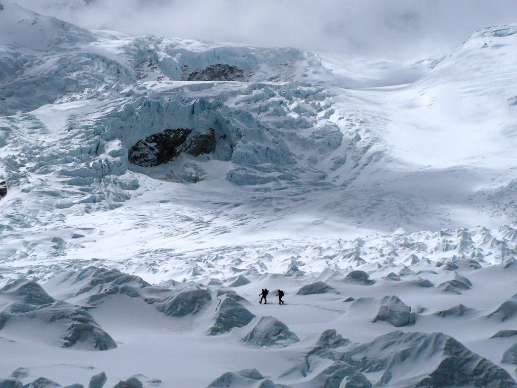 Edurne Pasaban paisaje helado en el Shisha Pangma