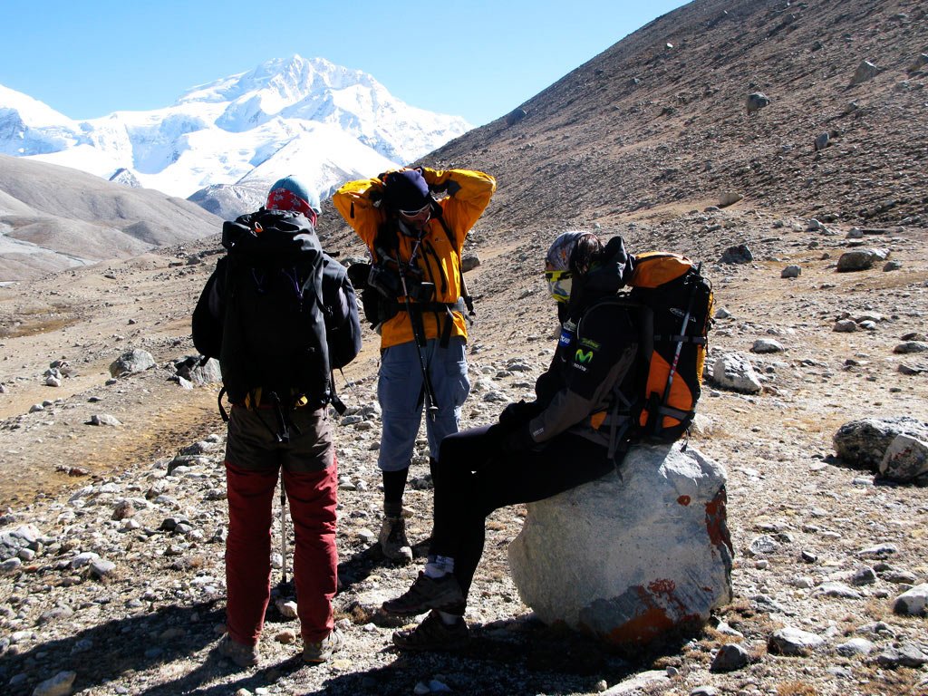 Edurne Pasaban junto a compañeros alpinistas Shisha Pangma