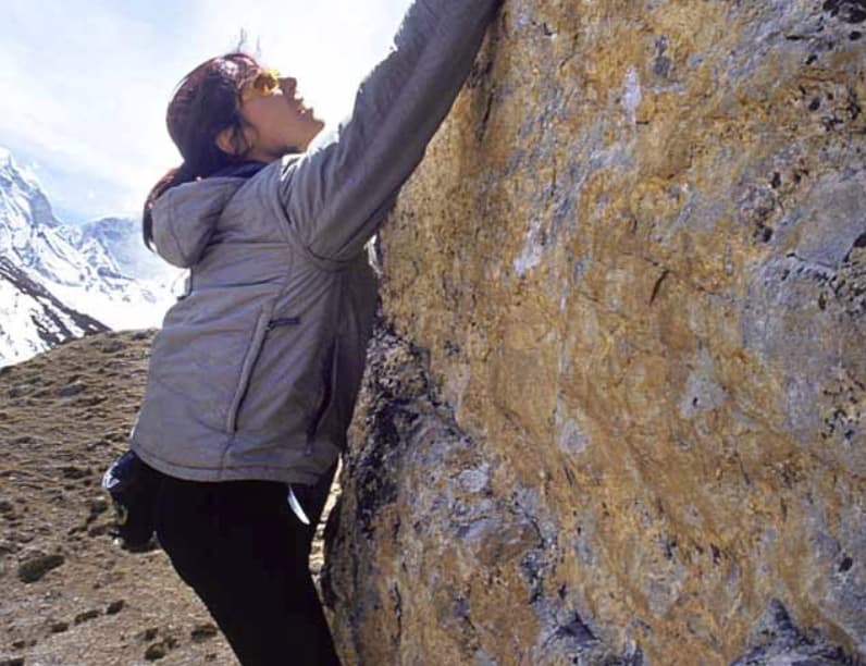 Edurne Pasaban escalada en el campo base dela expedición al Lhotse