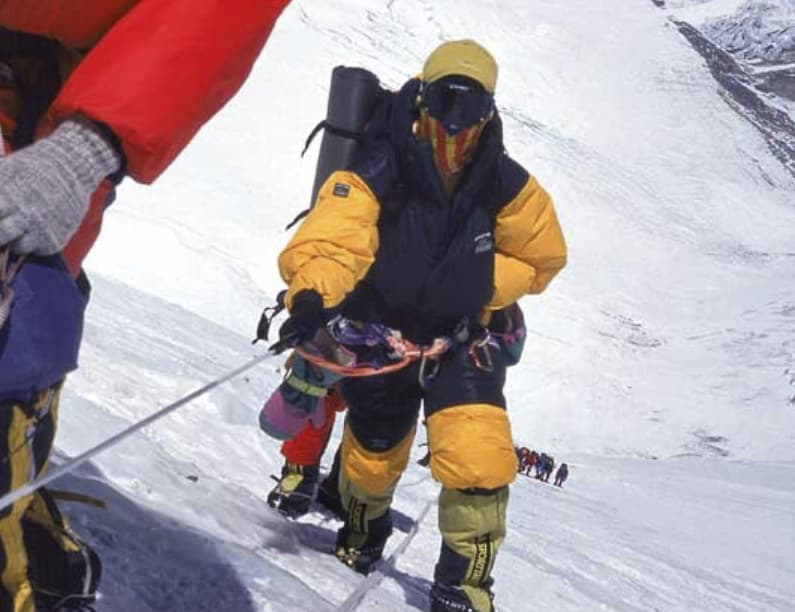 Edurne Pasaban alpinismo hacia el pico Lhotse