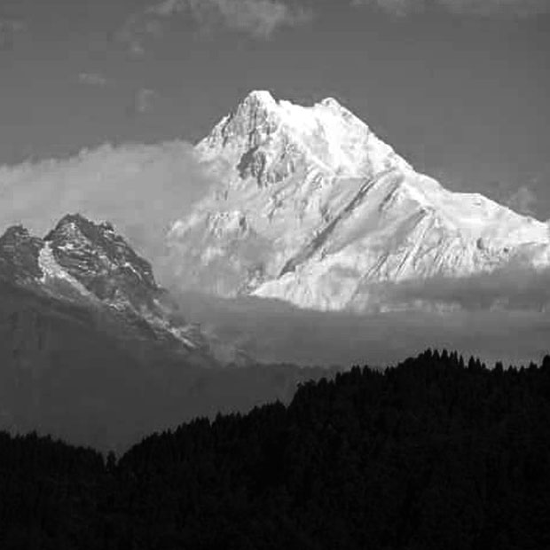 Cima de la montaña Kanchenjunga